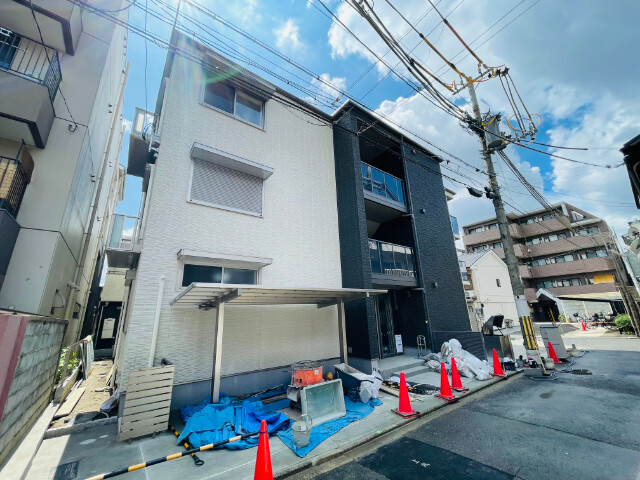 クローネ西院の外観写真