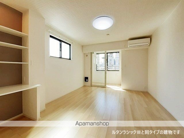 ポルト チッタの居間写真