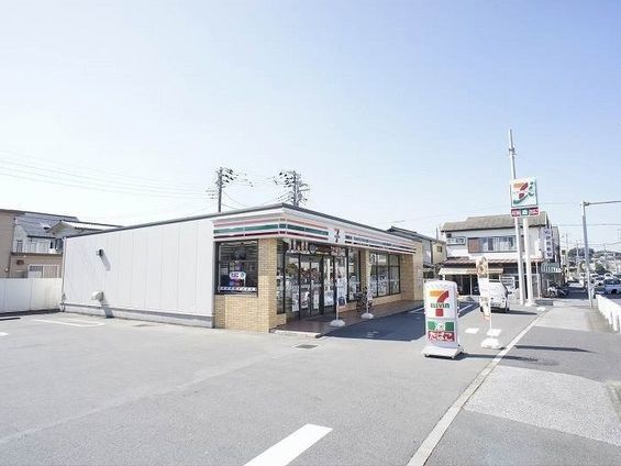 コンビニ　セブンイレブン（コンビニ）まで700m
