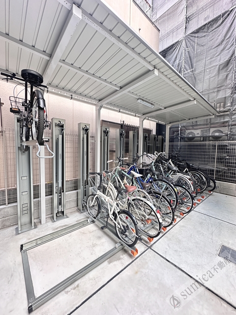 駐車場　屋根付きの駐輪場♪