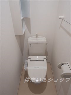 トイレ　シャワートイレ・収納あり