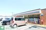 コンビニ　セブンイレブンさむかわ中央公園前店（コンビニ）まで300m