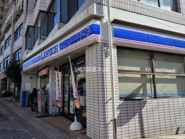 コンビニ　ローソン 伊勢町店（コンビニ）まで493m