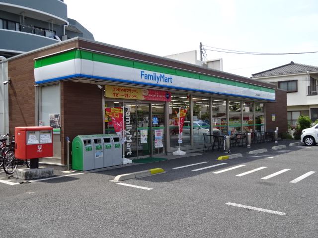 コンビニ　ファミリーマート（コンビニ）まで500m