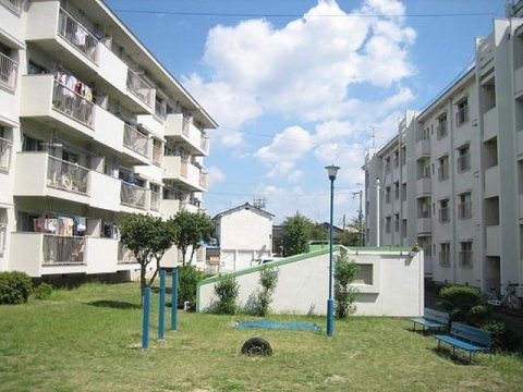 翠ヶ丘団地2号棟の外観写真