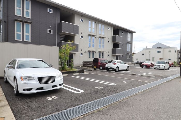 駐車場　2台目もお気軽にお問合せください♪