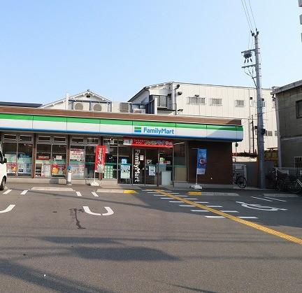 コンビニ　ファミリーマート姫里一丁目店（コンビニ）まで218m