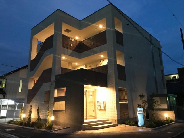 建物外観　外観写真（夜）