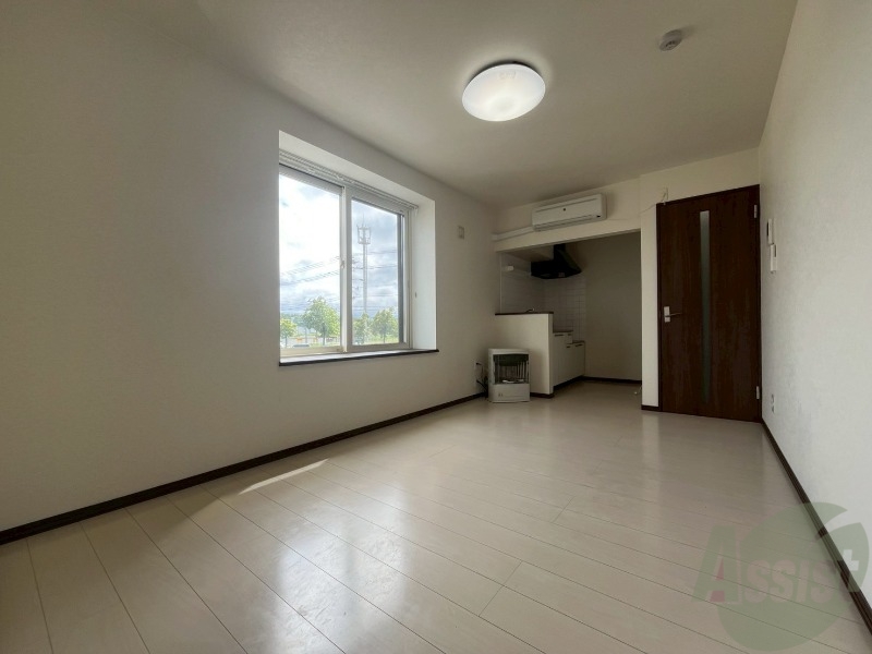 居室・リビング　広くてキレイなお部屋が広がっていて、充実した生活が送れそう。