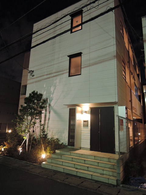 建物外観　☆　夜でもお洒落な外観です　☆