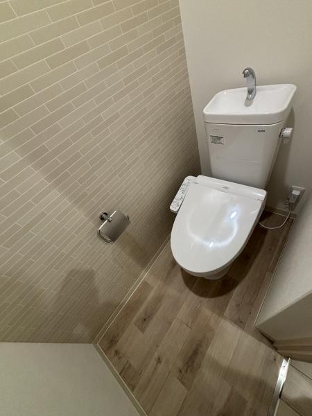 近鉄南大阪線 針中野駅 徒歩8分 3階建 築1年のトイレ写真