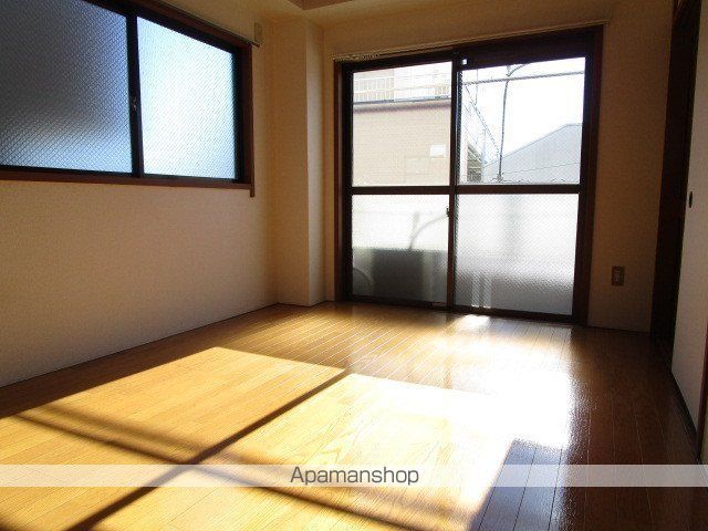 グリーン中野本町の居間写真