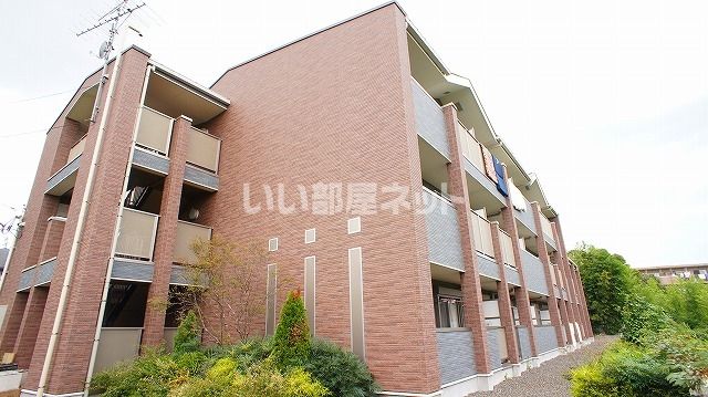 ＪＲ総武本線 都賀駅 バス乗車時間：7分 最寄りバス停で下車 徒歩2分 築18年