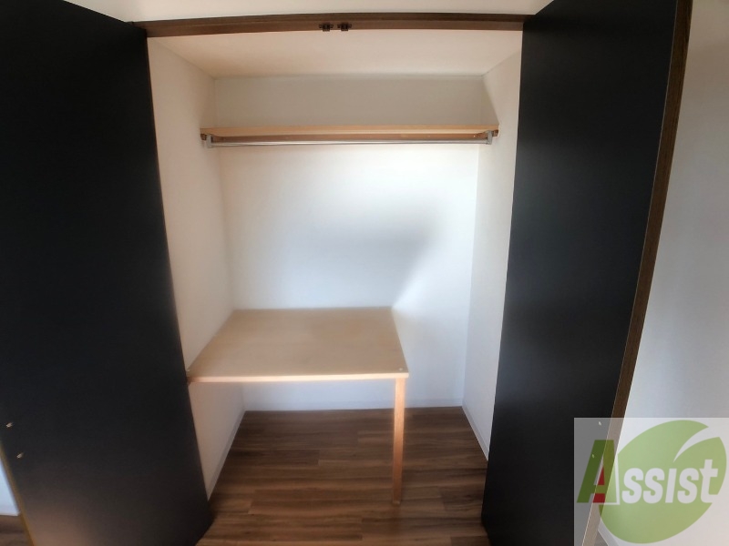 収納　寝室の収納です。部屋がすっきり片付きます。