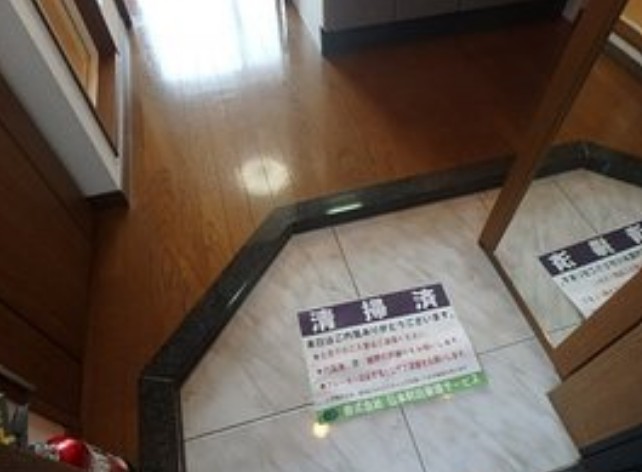 玄関　2002年竣工　分譲マンション：玄関