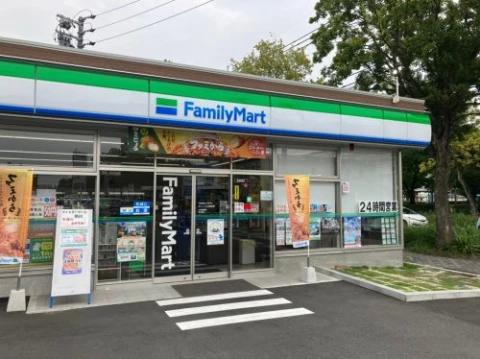 コンビニ　ファミリーマート キャッスル熱田店（コンビニ）まで800m