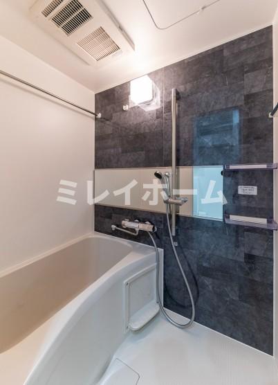 バス・シャワールーム　同建物内、別のお部屋の参考写真になります。