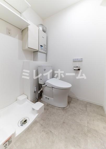 トイレ　同建物内、別のお部屋の参考写真になります。