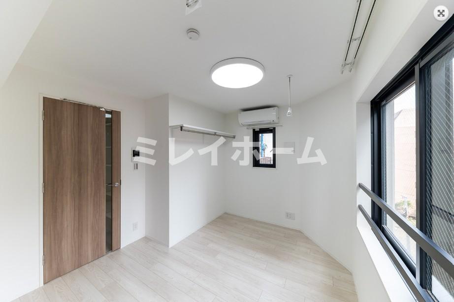 居室・リビング　同建物内、別のお部屋の参考写真になります。