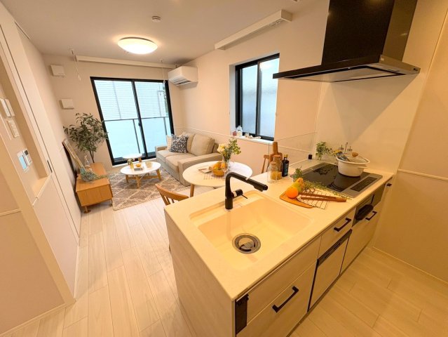 キッチン　写真はモデルルーム仕様です。家具・インテリア等は付いておりま