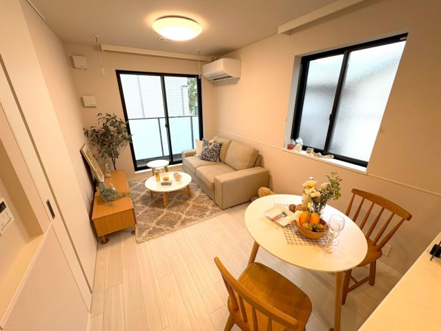 居室・リビング　写真はモデルルーム仕様です。家具・インテリア等は付いておりま
