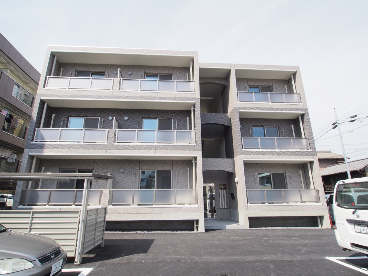 徳島市蔵本町のマンションの建物外観