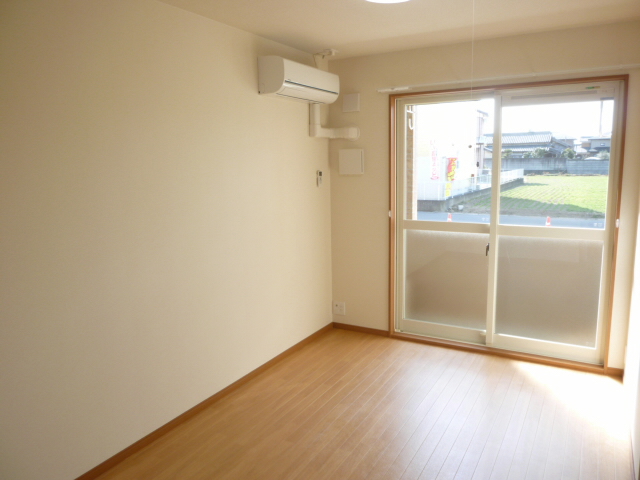 居室・リビング　リビング11帖の広いお部屋です！南側で明るい室内☆