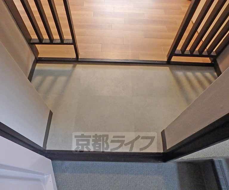 【京都市左京区下鴨梅ノ木町のマンションの玄関】