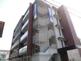 松山市持田町のマンションの建物外観