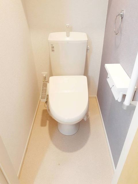 【岡山市東区東平島のアパートのトイレ】
