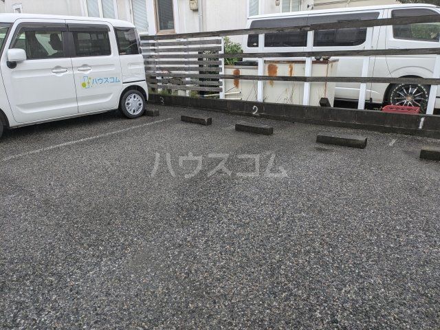 【ハイツ清水Ｆ棟の駐車場】