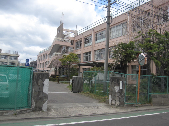 【ロイヤルシャトー長町の小学校】