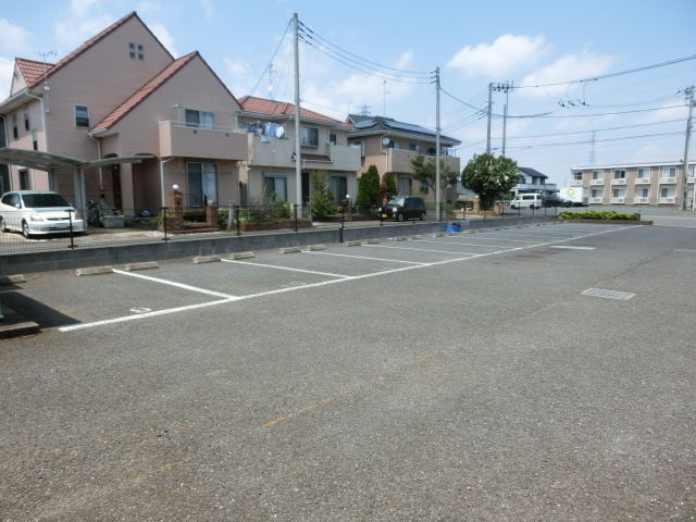 【八街市八街のアパートの駐車場】