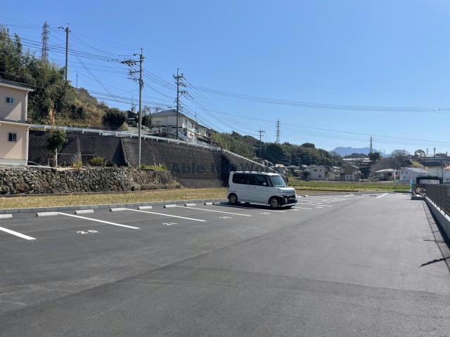 【雲仙市愛野町乙のアパートの駐車場】