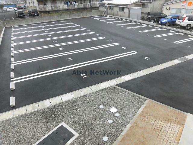 【諫早市津水町のアパートの駐車場】