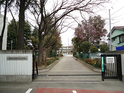 【調布市緑ケ丘のマンションの小学校】