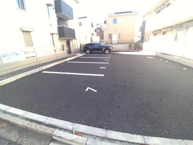 【フェリーチェＡの駐車場】