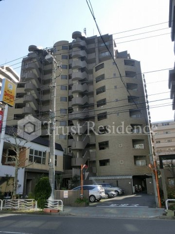 【江東区大島のマンションの建物外観】