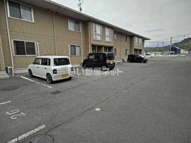 【今治市桜井のアパートの駐車場】