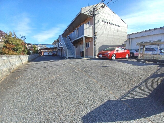 【伊賀市平野清水のアパートの駐車場】