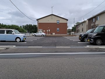 【北蒲原郡聖籠町大字網代浜のアパートの駐車場】