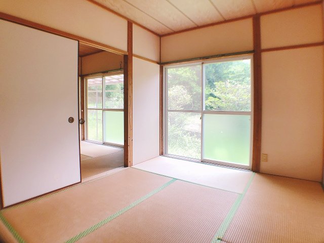 居室・リビング　3間続き間です★