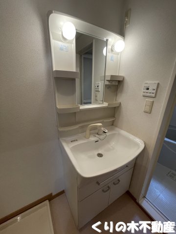 洗面設備　使いやすい洗面所です