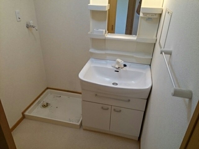 洗面設備　スペースが確保できる洗面所です