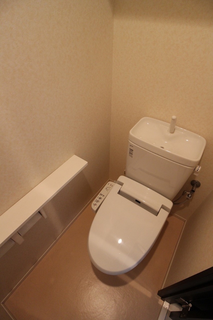 トイレ　別室の写真参照。