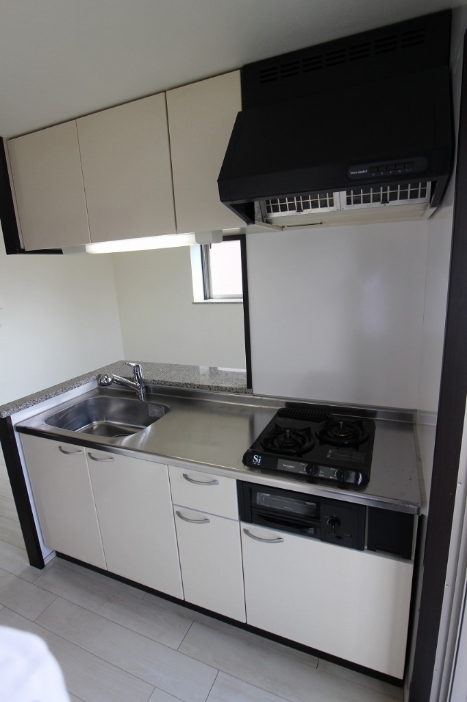 キッチン　２口コンロやグリルなど充実の設備も設置済