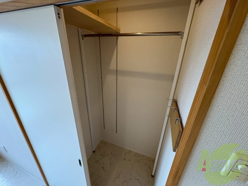 収納　クローゼットは奥行きもあり、荷物が多い方でも安心です。