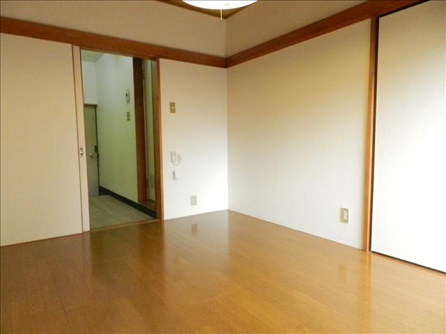その他　６帖フローリングの居室です。