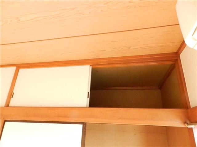 収納　天袋があるので収納力たっぷりです。