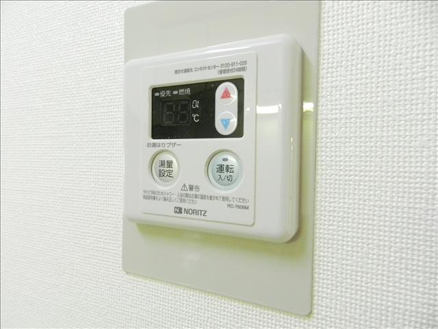 その他設備　給湯パネル付きで水温調節もらくらくです。